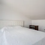 Villa Ventana With Terrace And Bbq