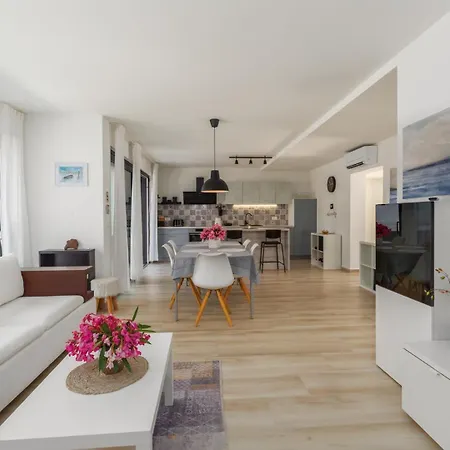 Ventana With Terrace And Bbq Villa