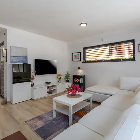 Ventana With Terrace And Bbq Villa