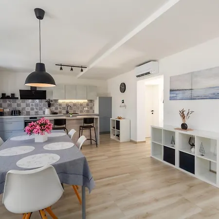 Ventana With Terrace And Bbq Вилла Савудрия