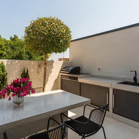 Ventana With Terrace And Bbq Вилла Савудрия